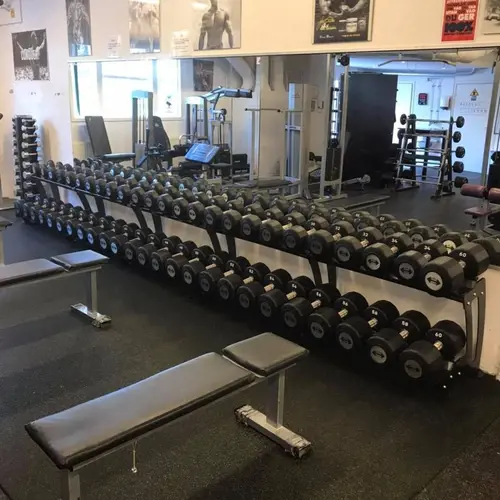 STK GOLIATHöppet nu, till 23:00 Gym/träningslokal &nbsp; Stadium, arena och idrottsanläggning &nbsp; Sportanläggning &nbsp;STK Goliath är en ideell förening som erbjuder träning i olika former. Föreningen har varit verk -Styrkelyft -Tyngdlyftning -Gym -Funktionell träning -Utomhusgym -Strongman Uppdatera beskrivningDå har äntligen några nyförvärv levererats-Gymleco 364 In-utsida lår-Gymleco 066 HipThrust-Gymleco 331 Utsida axlarTräna hårt och målmedvetetMvh StyrelsenAdress:Hantverksgatan 2BHyltebrukTelefon:+46761057176Websida:stkgoliath.se ⇒Öppettider:Måndag: 05:00-23:00Tisdag: 05:00-23:00Onsdag: 05:00-23:00Torsdag: 05:00-23:00Fredag: 05:00-23:00Lördag: 05:00-23:00Söndag: 05:00-23:00Det skapar Harmoni o balans.Här hos oss kan du välja vilken period på året, i ditt liv som du känner är bäst för dig.Adrian Eriksson Skapade GymKarta.Se och alla Gym med Premium - abonnemang blir SEO-Optimerade av Martin Maximus SEO - (Sökmotoroptimerade).